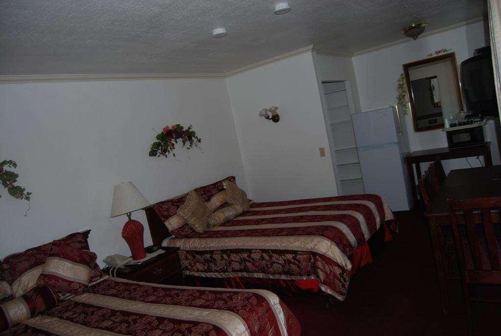 Stanford Motor Motel 3*
